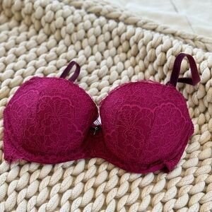 VICTORIA’S SECRET lightly lined lace and velvet demi bra